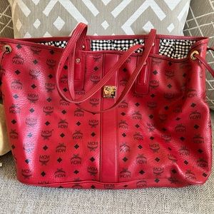 MCM reversible Liz Tote Red